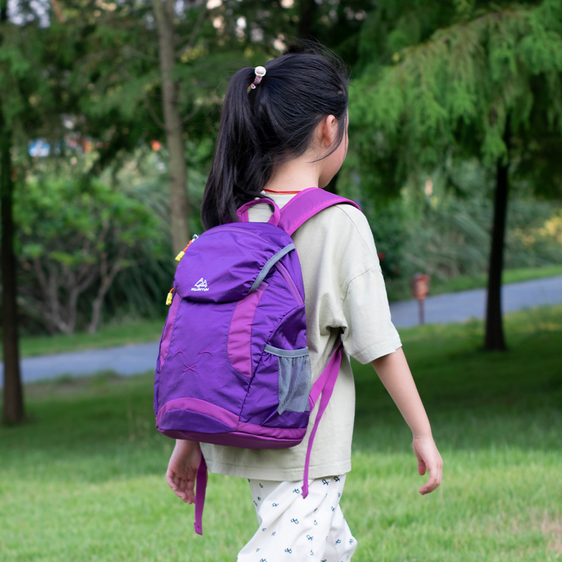 儿童外出小背包出游超q轻女孩出行旅游双肩包轻便登山秋游超轻春