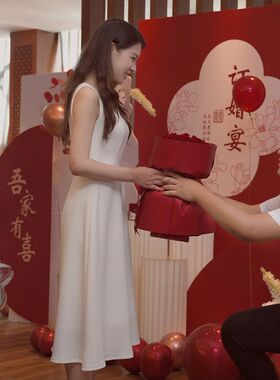 法式简约领证登记小白裙方领订婚旅拍礼服平时可穿修身缎面连衣裙