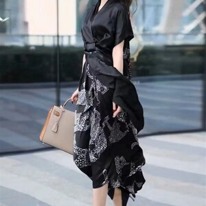 高级感高贵气质洋气黑色显瘦连衣裙贵夫人V领长裙大码夏新款女装