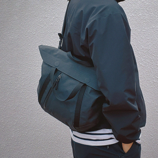 超轻斜挎包男款户外运动轻便男生手提单肩男包学生邮差包男士小包