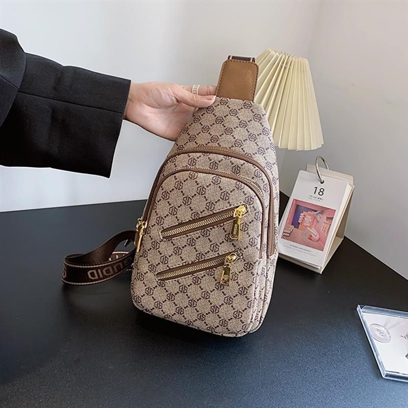 2024新款设计通勤包印花胸包女手机包小众百搭单肩背包斜挎包,箱包皮具/热销女包/男包,胸包,淘宝优惠券,粉丝福利购,淘宝优惠卷