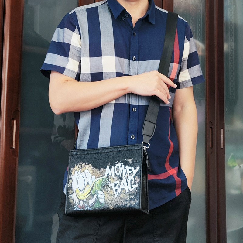 个性硬皮定型包2025新款斜跨男包手包涂鸦斜挎包男女软皮个性夹包