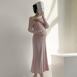 孕妇气质连衣裙秋冬纯色一字领翻领针织裙简约高级感坑条打底裙女