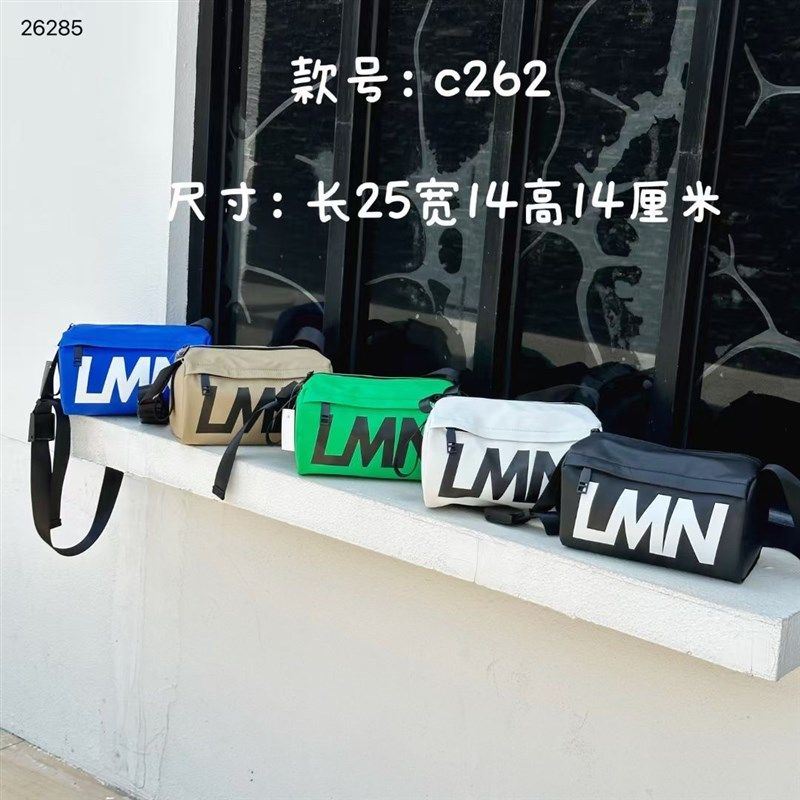 时尚大容量包包女夏季防水单肩包百搭宽带斜挎包运动健身包枕头包