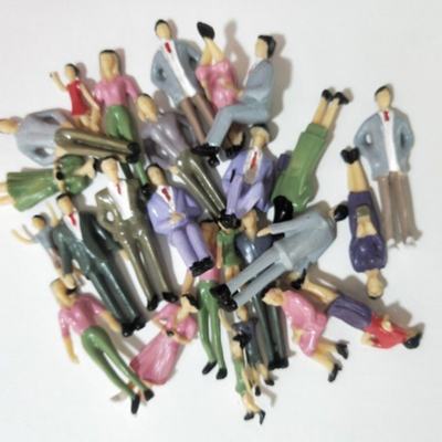 50Pcs Scale Plasntic Models 1:32 People Sitting Standing Fig