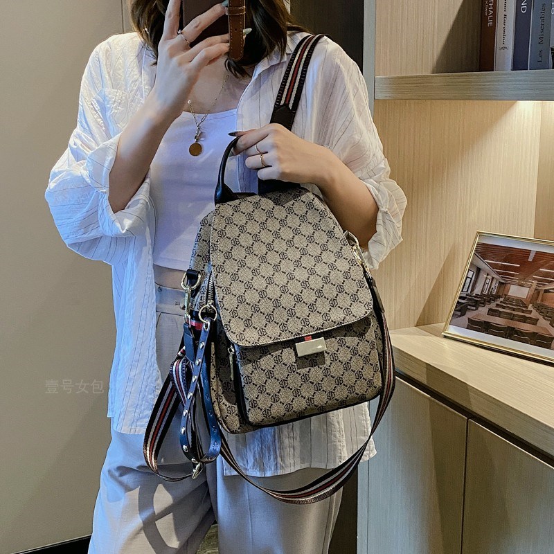 2024新款双肩包女韩版印花书包百搭斜挎旅行包大容量简约单肩背包