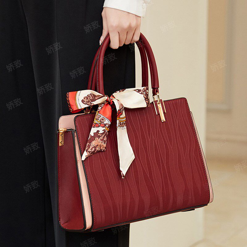 红色包包妈妈款2024新款大容量中年手提包结婚包婆婆斜挎女包