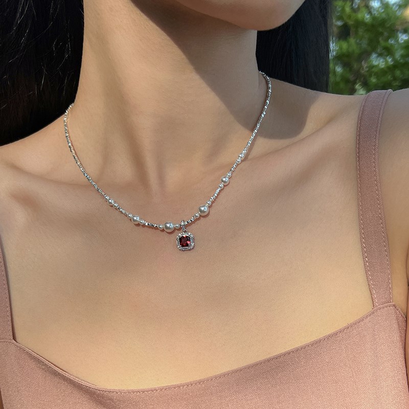 工厂销石榴石碎银子m珍珠项链轻奢小众精致高级感锁骨链女款2024