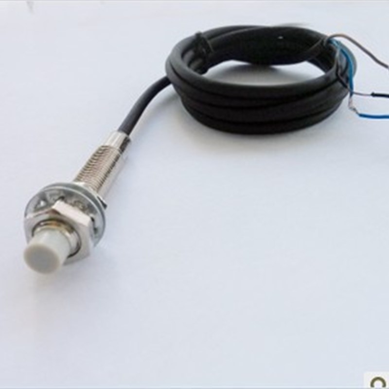 光电开关CFE18-B03P16-1直流3线PNP常开L6-36VDC 距离30cm