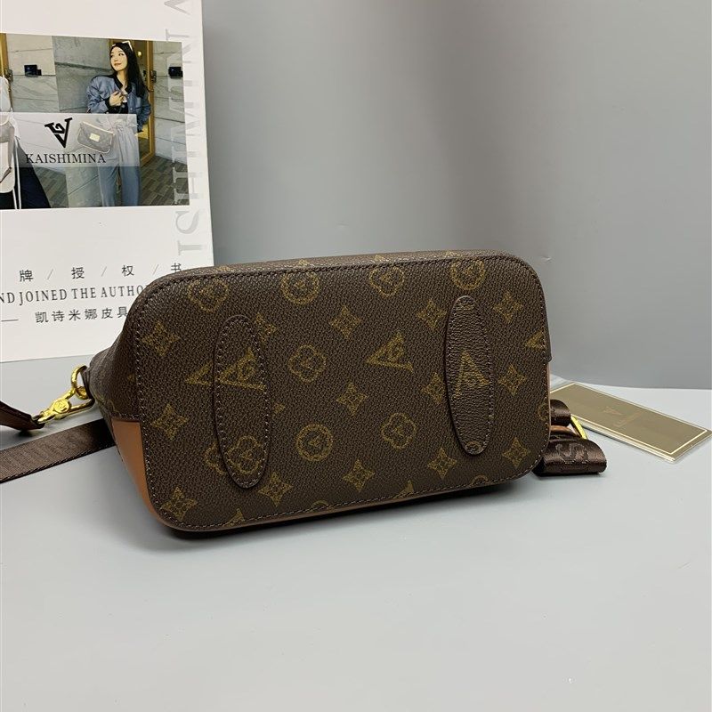 2023新款洋派质感女包老花时尚百搭大容量水桶包单肩斜挎锁扣印花,箱包皮具/热销女包/男包,水桶包,淘宝优惠券,粉丝福利购,淘宝优惠卷