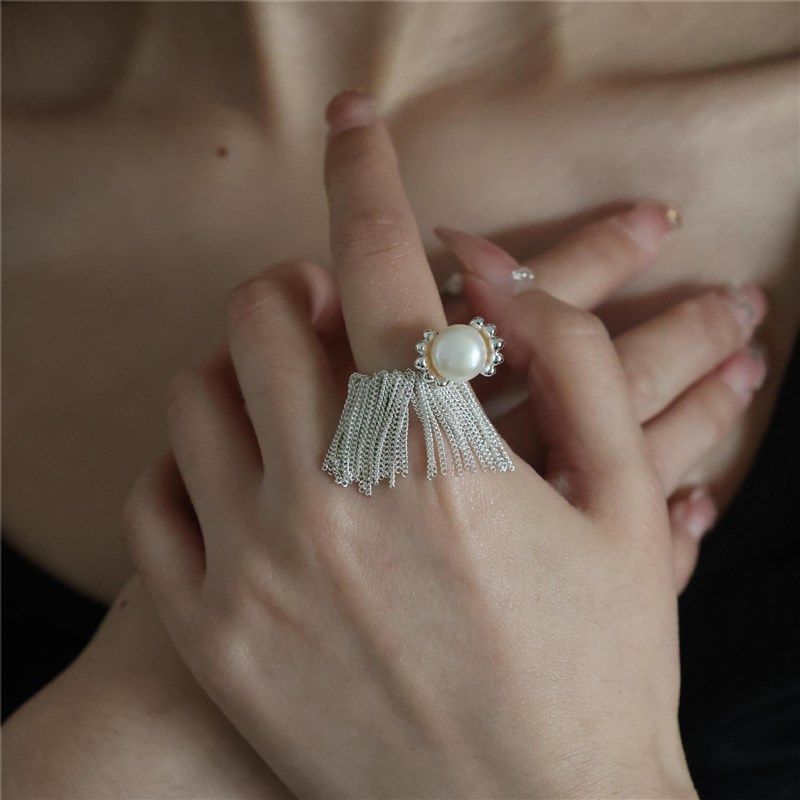 瀑布流苏珍珠戒指女法式轻奢小众独特设计高级感2024新款气质指环