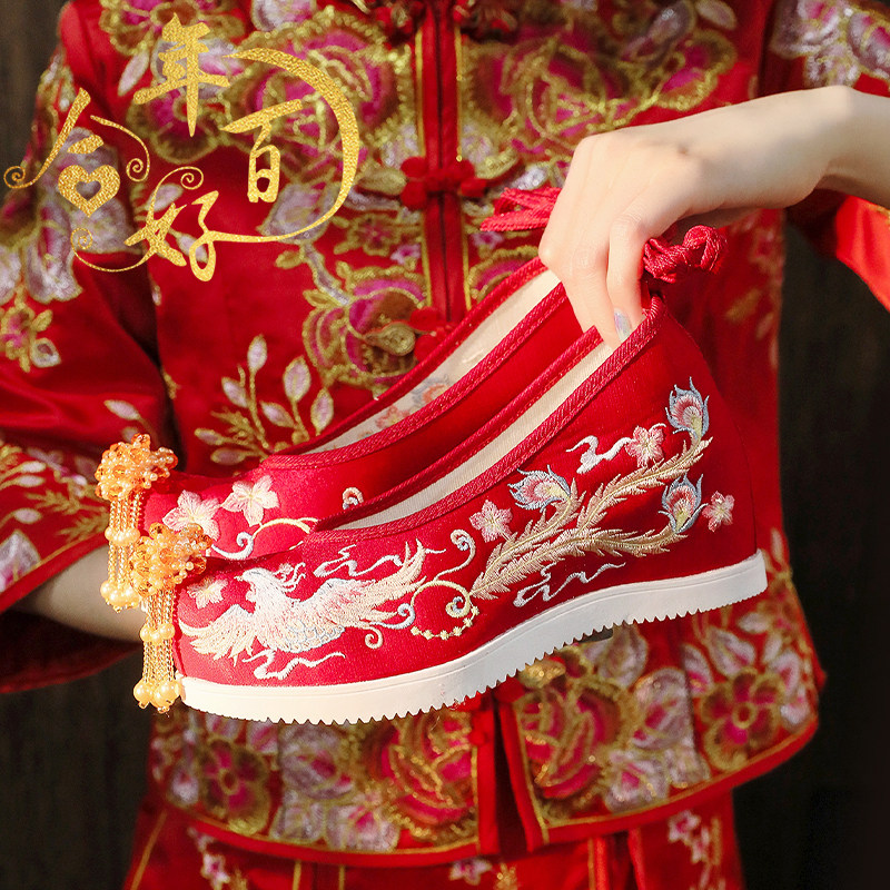 工厂销新娘配秀禾服的结婚鞋中式y婚礼2023新款汉服古风汉服刺绣图片