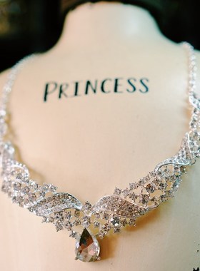 法式轻奢新娘主婚纱一字肩晚礼服配饰晚宴项链耳环结婚高级感大气