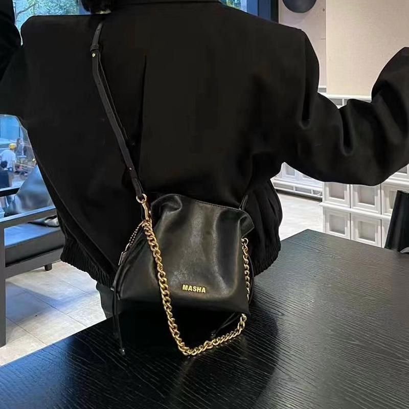 高级感小众云朵腋下包包女2025新款抽绳链条水桶包褶皱单肩斜挎包,箱包皮具/热销女包/男包,水桶包,淘宝优惠券,粉丝福利购,淘宝优惠卷