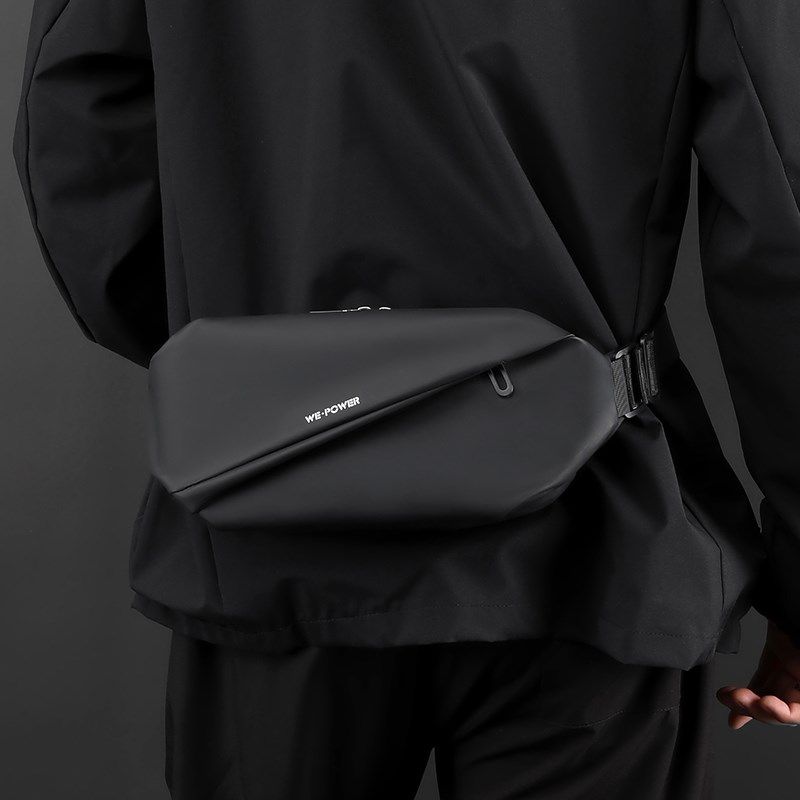 2024高级男士单肩包磁吸扣包包男款斜挎胸包多功能时尚感男士腰包