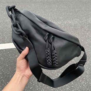 左千户包时尚百搭男款胸包斜挎包大容量防水设计感小众通勤包腰包