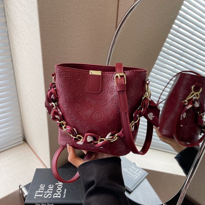 小众结婚包包女2024新款红色新娘手提包百搭婚包水桶包斜挎包,箱包皮具/热销女包/男包,水桶包,淘宝优惠券,粉丝福利购,淘宝优惠卷