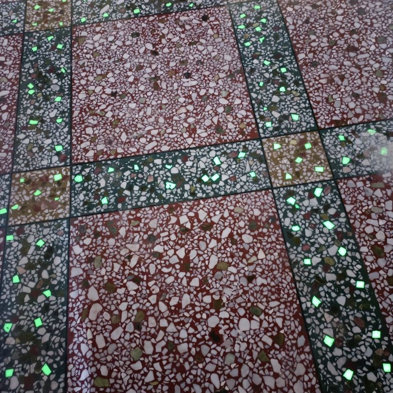 高亮夜光石2j0斤透光石荧光石发光石水磨石|