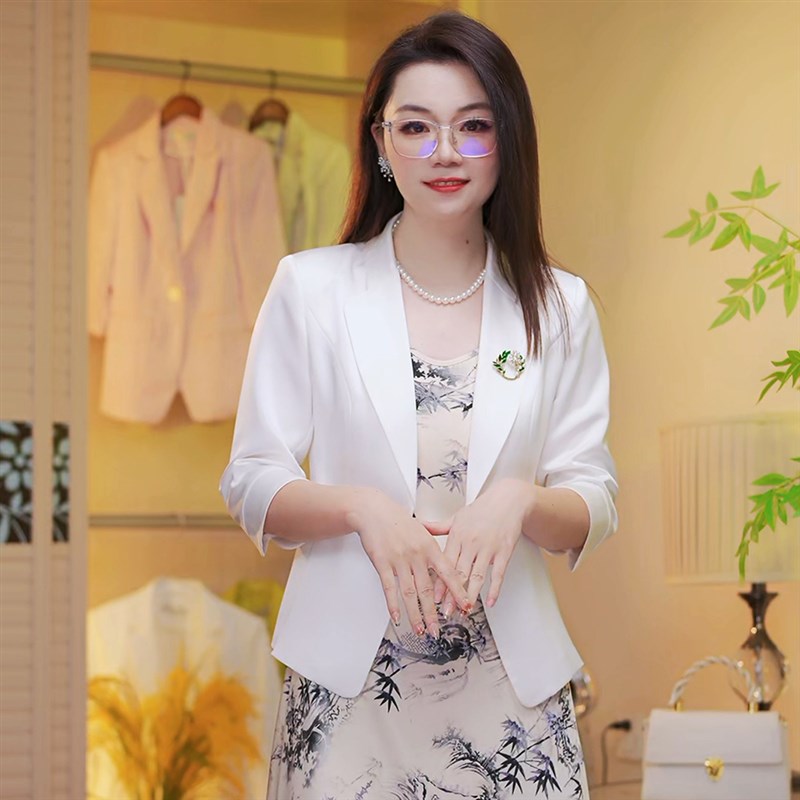 白色醋酸缎面西装外套女高级感气质通勤圆领七分袖春夏季薄款西服
