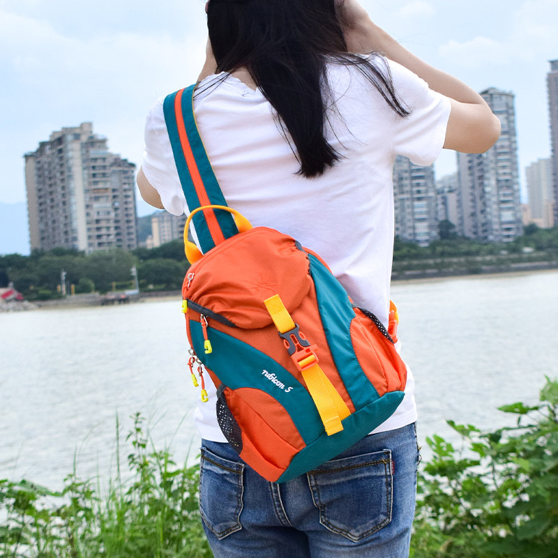 户外旅行小揹包女双肩斜挎两用包2023新款夏潮轻便双肩包迷你旅游
