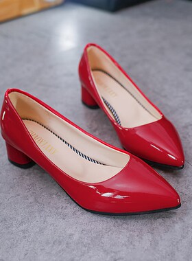 低黑色工作鞋跟尖头粗跟漆皮浅口高跟鞋2024春秋新U款女单鞋女鞋