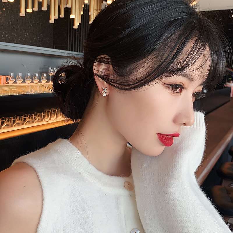 「闪闪惹人爱~满钻x造型!」小巧高级感珍珠耳钉气V质设计款耳饰女