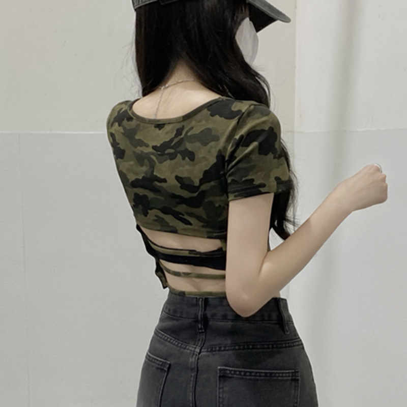 热销美式迷彩短款上衣女夏露脐酷飒拽姐甜辣爵士后背镂空正肩短袖