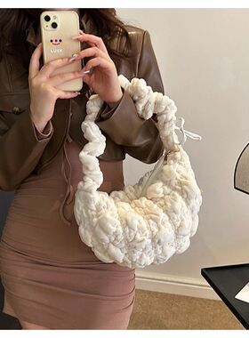云朵包包女生斜挎包新款大容量小众高级感腋下包秋冬季毛绒单肩包