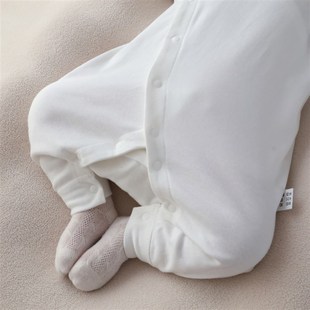 婴儿春季连体衣无骨新生儿秋衣男女宝宝睡衣冬季护肚打底爬服