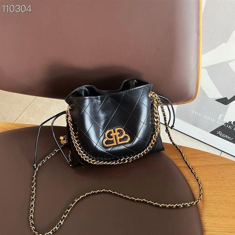 秋冬女包新款高级感云朵包包百搭水桶包手提包单肩斜挎包链条包包,箱包皮具/热销女包/男包,水桶包,淘宝优惠券,粉丝福利购,淘宝优惠卷