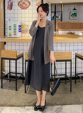 孕妇套装早春新款时尚西装外套上衣内搭吊带中长款连衣裙两件套潮