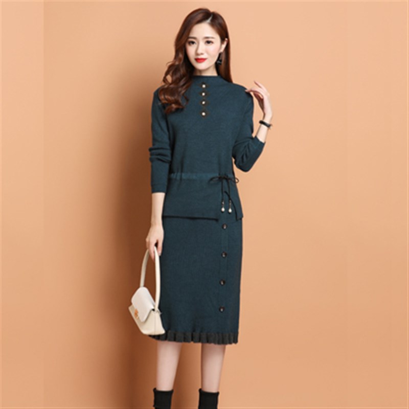 长款过膝针织连衣裙女秋冬装2021年新款配大衣的打底毛衣裙两件套