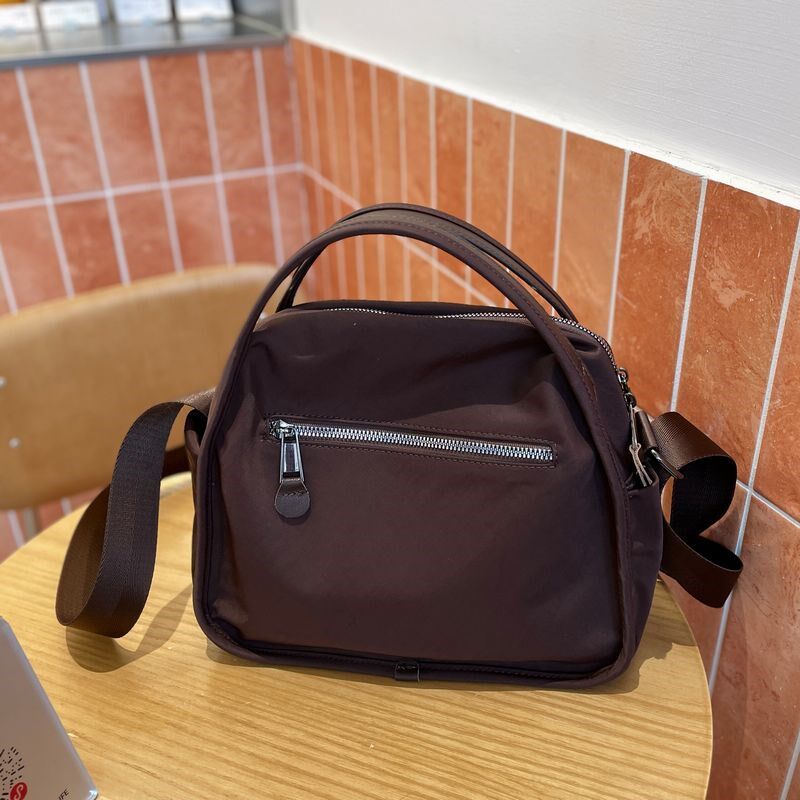 轻便休闲包包女2025新款时尚百搭牛津布女士斜挎包单肩手提包通勤