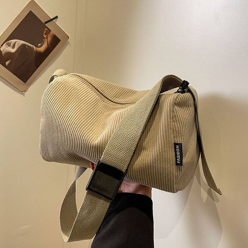 休闲大容量条绒帆布包包女2024新款时尚单肩包百搭宽带斜挎枕头包,箱包皮具/热销女包/男包,时尚帆布包,淘宝优惠券,粉丝福利购,淘宝优惠卷