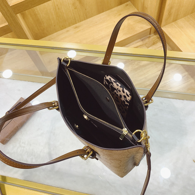 女士包包2023新款潮高级感百搭大容量手提水桶包妈妈款单肩斜挎包