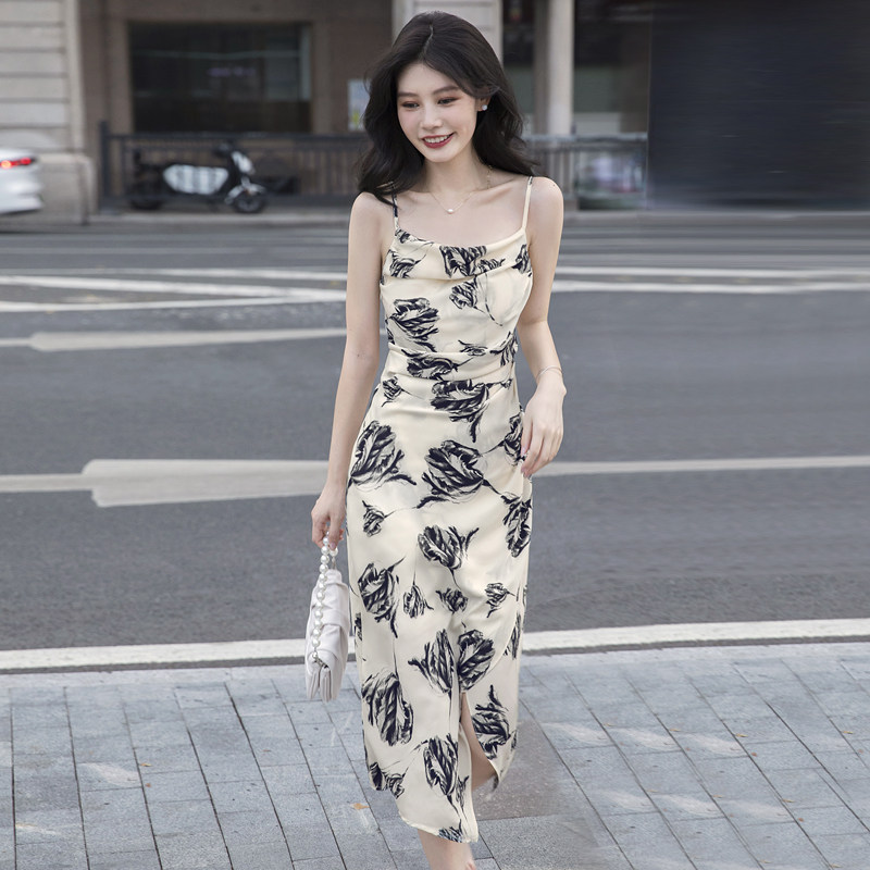 现货干枯玫瑰吊带连衣裙海t边度假三亚沙滩旅行穿搭大理夏荡领水