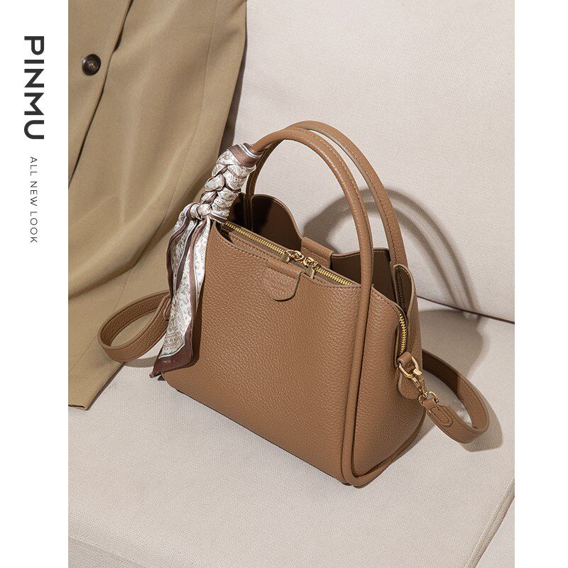 手提包女2024新款秋冬女式包包女款百搭送妈妈女包单肩斜挎水桶包