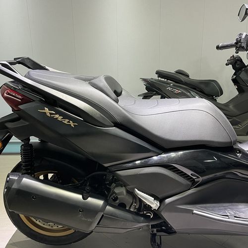 适用23新款XMAX300摩托车坐垫皮套全包防水改装坐垫降低坐垫总成