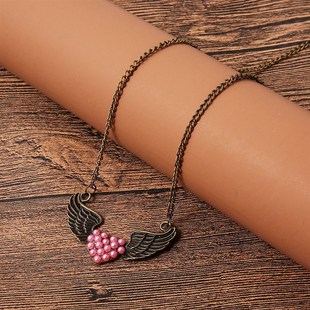 Retro long wings exaggerated heart metal 速发欧美 neck pearl