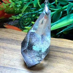 天然绿幽灵天使之泪吊坠水滴型多面体灵摆吊坠挂饰男女款项坠挂饰