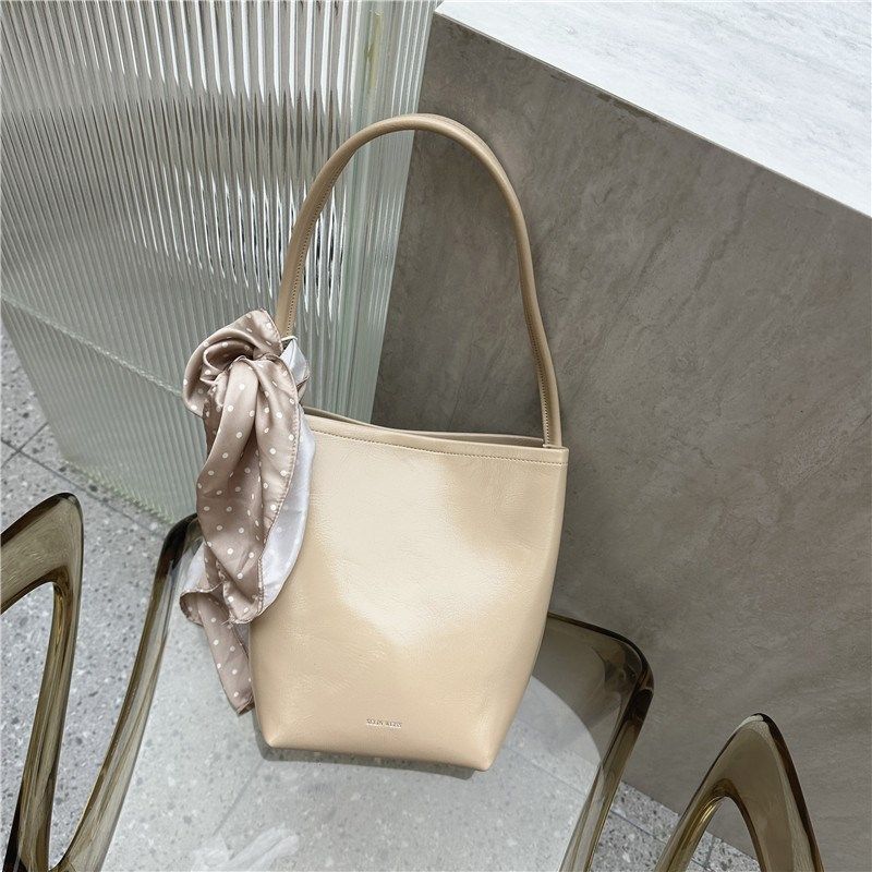 2025春季新款时尚油蜡皮水桶包韩版简约休闲单肩斜挎手提包通勤包,箱包皮具/热销女包/男包,水桶包,淘宝优惠券,粉丝福利购,淘宝优惠卷