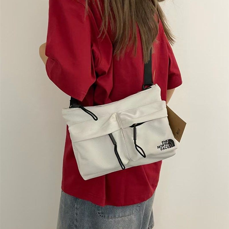 2025新款休闲斜挎女包运动轻便单肩包女士时尚通勤百搭小包包,箱包皮具/热销女包/男包,时尚帆布包,淘宝优惠券,粉丝福利购,淘宝优惠卷