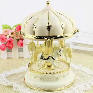 推荐A merry go round box with a lamp, a music box, a music b