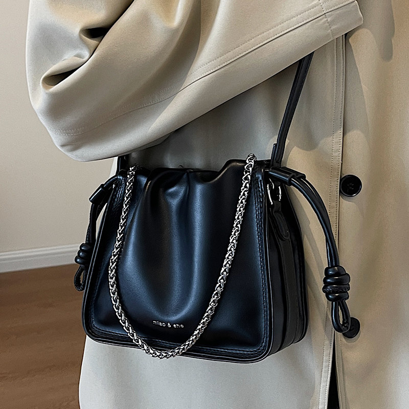 小众设计包包女高级感2023新款秋冬百搭链条云朵包褶皱单肩斜挎包,箱包皮具/热销女包/男包,水桶包,淘宝优惠券,粉丝福利购,淘宝优惠卷