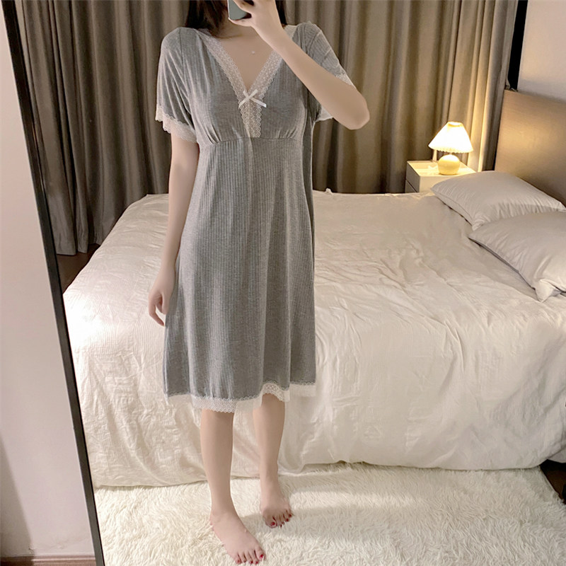 维多利亚2023夏季高级感莫代尔蕾丝边V领睡裙女带胸垫休闲家居服