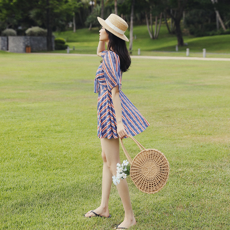 情侣泳衣2023新款女夏保守遮肚显瘦连身裙式游V泳衣男泳裤沙滩