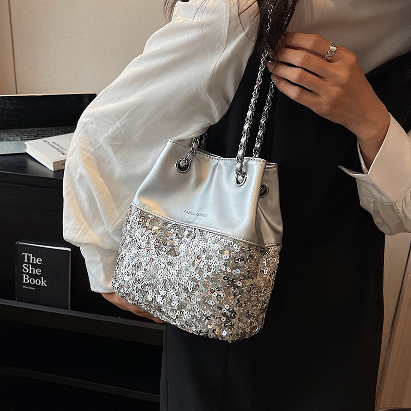 小众设计亮片包包2023新款女包夏天流行百搭链条斜挎包单肩水桶包,箱包皮具/热销女包/男包,水桶包,淘宝优惠券,粉丝福利购,淘宝优惠卷