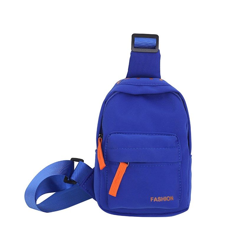 男童背包时尚小包潮斜挎轻便外出旅E游儿童胸包百搭帅气男孩子包