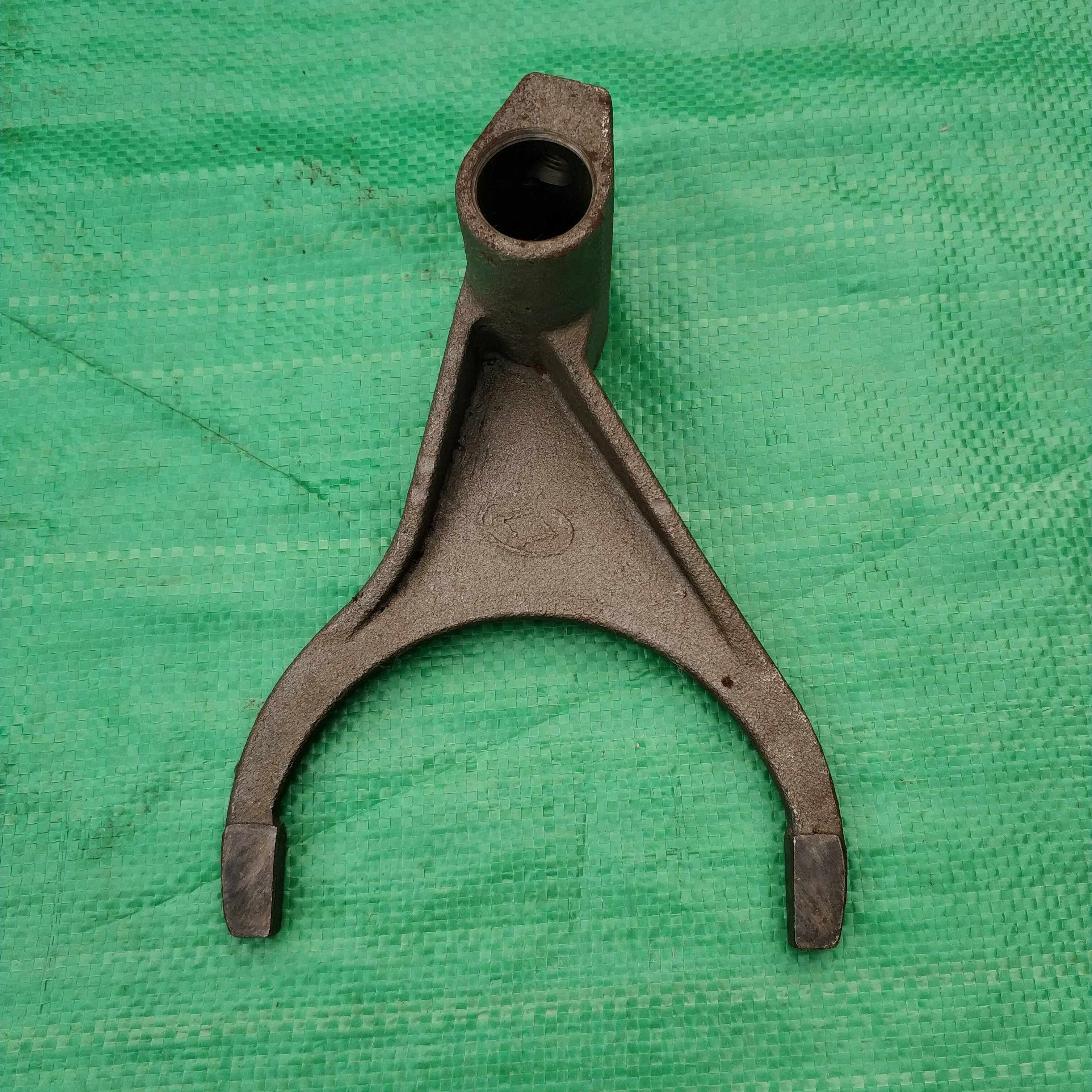 欧豹  沭河  耕王 千里牛 世纪红  拖拉机 ta70变速箱  拨叉 包邮