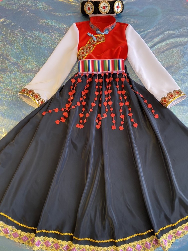 云南丽江少数民族纳西族服装头饰披星戴月舞蹈服装定制